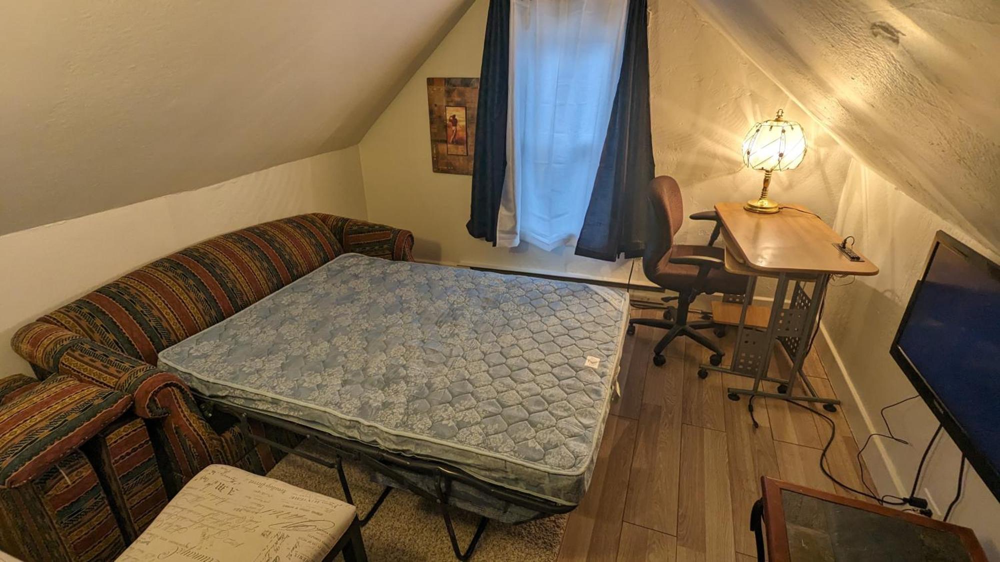 Cozy Downtown One Bedroom Free Parking キングストン エクステリア 写真